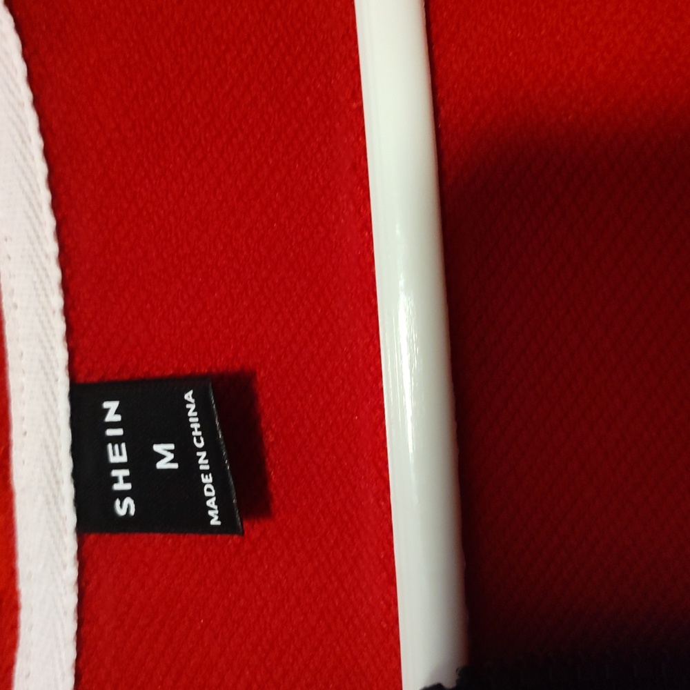 100% polyester Spider-Man hoodie medium - Picture 2 of 4